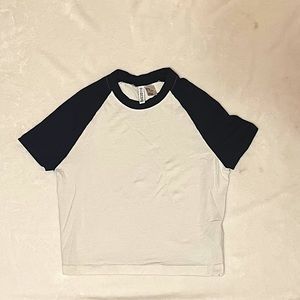 Crop top/baby tee